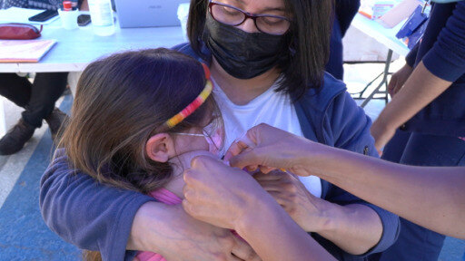 Die Familie Moraga aus La Serena nimmt uns mit zur Impfung der beiden Töchter.