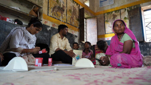 Initiative hilft, den Mangel an medizinischem Personal in ländlichen Gebieten Indiens zu beheben