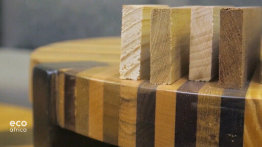 Artistas e designers estão a transformar resíduos de madeira em peças de mobiliário modernas e elegantes.