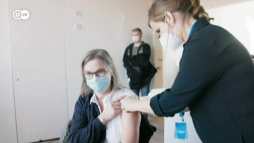ألمانيا تواجه الموجة الرابعة من كورونا وسط دعوات لفرض اللقاح على الجميع.