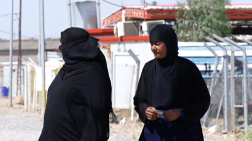تأهيل عائلات عراقية تنمتمي لمقاتلي داعش قبل توزيعها على مناطق في العراق.