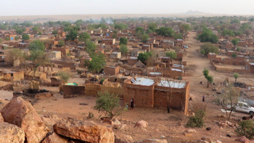 تصاعد التوتر في إقليم دارفور، وأعمال العنف الأخيرة تودي بحياة حوالي 300 شخص في ولاية غرب دارفور.