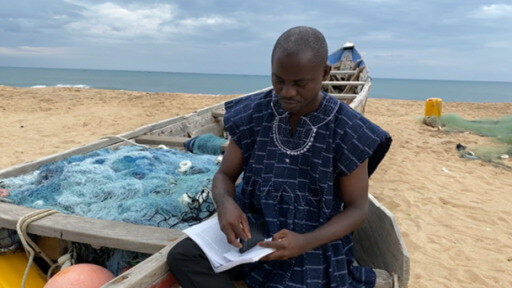 الآلاف ينزحون من قرى ساحل غانا بسبب الأمواج العاتية التي هاجمت قراهم. كيف تبدو الحياة اليومية بعد ذلك؟