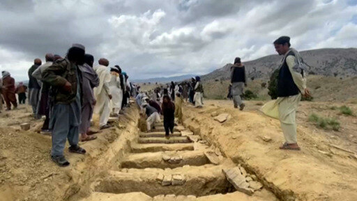 استمرار جهود الإنقاذ شرق أفغانستان، بحثاُ عن مفقودين جراء الزلزال القوي الذي أودى بحياة ما لا يقل عن ألف شخص