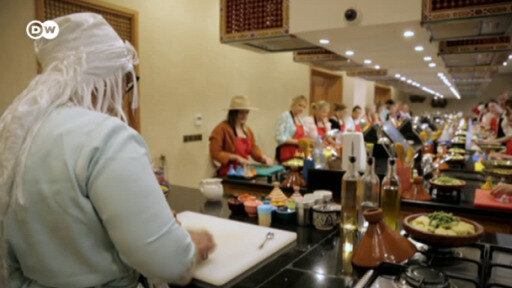 في مدينة مراكش افتتح متحف لفنون الطبخ، الأول من نوعه . يقصده السياح لتعلم تحضير الأكلات المغربية والتعرف على الثقافة في 