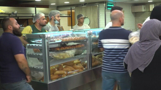 يعاني المواطنون اللبنانيون من أزمة حادة في الخبز ونقص في القمح.