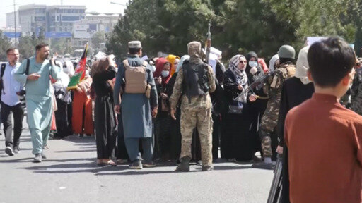 Mujeres afganas protestan contra el yugo talibán.