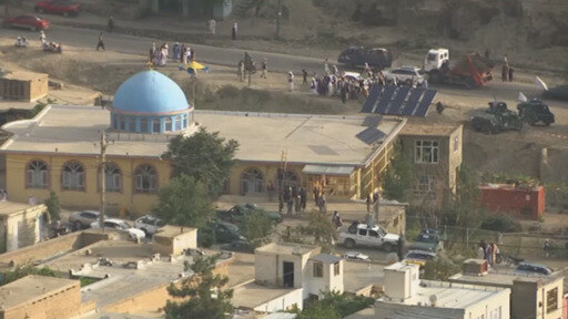 قُتل 21 شخصًا على الأقلّ وأُصيب 33 بجروح في انفجار استهدف مسجداً مكتظّاً بالمصلين في كابول