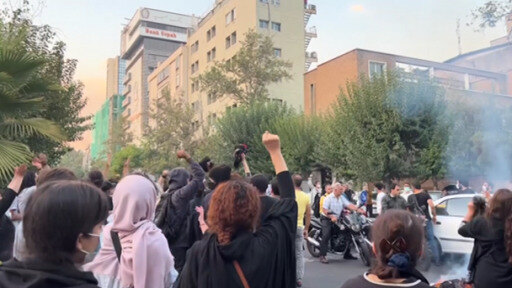 لقي في إيران عشرات المتظاهرين حتفهم في حملة القمع التي تلت وفاة مهسا أميني، منهم الشابة الصغيرة نيكا شاكارامي.