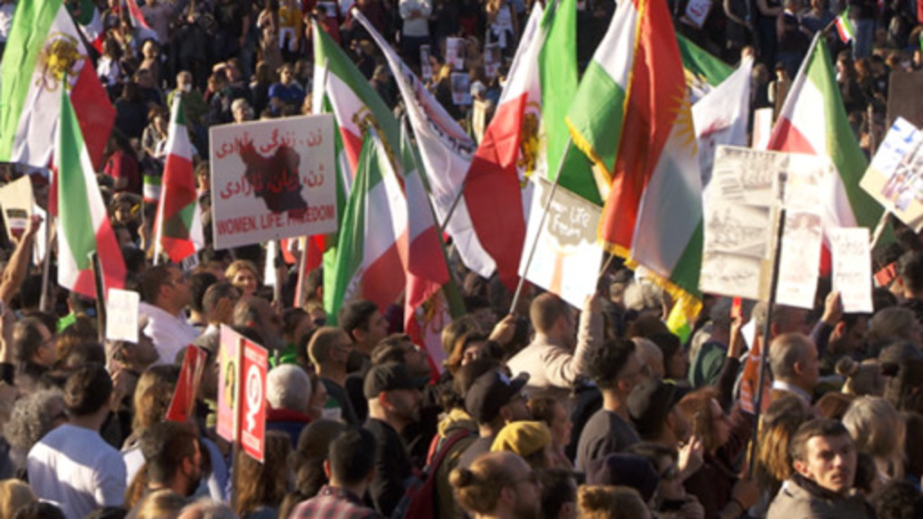 إيرانيون في برلين يدعمون الاحتجاجات في إيران