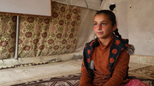 حولت الطفلة مريم الخيمة التي تعيش بها في مخيم للاجئين في سوريا إلى فصل دراسي مصغر بسبب عدم وجود مدرسة أو مدرس في المنطقة