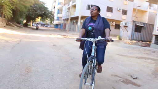 تسعى مبادرة الدراجيات السودانيات الى تعميم ثقافة ركوب النساء للدراجات الهوائية في تنقلاتهم رغم انتقادات المجتمع المحافظ