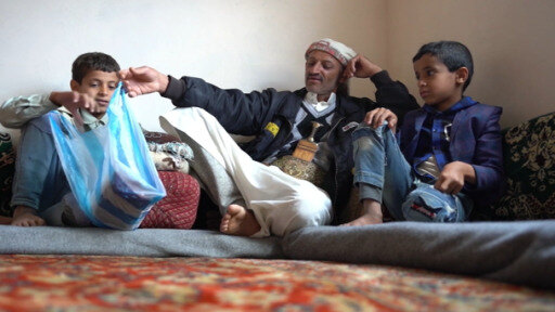 رمضان جديد يستقبله اليمنيون في ظل الحرب، زاد من صعوبته تلف العملة المحلية وعدم صلاحيتها لدفع ثمن المشتريات