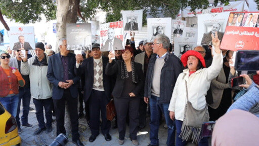 نفدت تنسيقية القوى الديمقراطيّة امام وزارة العدل التونسيّة وقفة مساندة للمعتقلين السياسيين بحضور قيادي الاحزاب المعارضة 