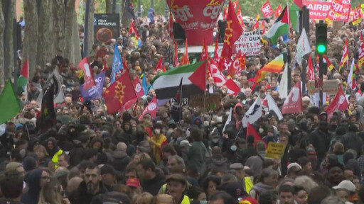 فرنسا.. عشرات الآلاف يتظاهرون احتجاجا على إصلاح نظام التقاعد.