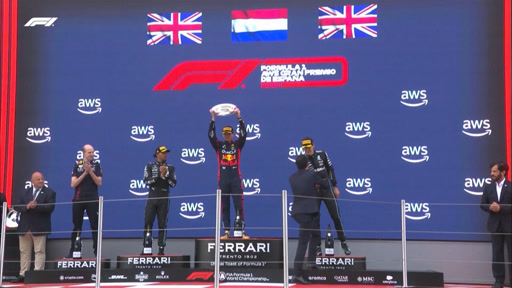 سيارة ريد بول مع السائق فيرستابن تفوز بالجائزة الكبرى لأسبانيا في إطار سباقات فورمولا 1