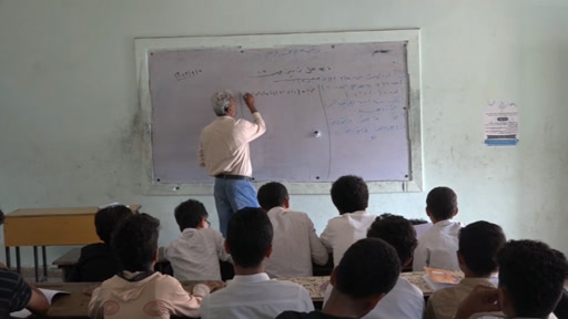 بسبب الظروف المعيشية الصعبة التي فرضتها سنوات الحرب يضطر معلمون في اليمن إلى ترك مهنة التعليم والبحث عن مصدر رزق آخر