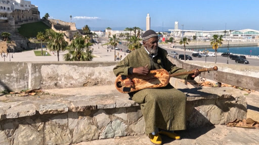 يُعرف المغرب بموسيقى كناوة العريقة التي ترتبط بالعبيد القادمين من إفريقيا. وتحولت من موسيقى الشارع إلى موسيقى عالمية.