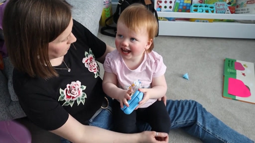 طفلة بريطانية ولدت صماء استعادت سمعها بعد خضوعها لعلاج جيني جديد
