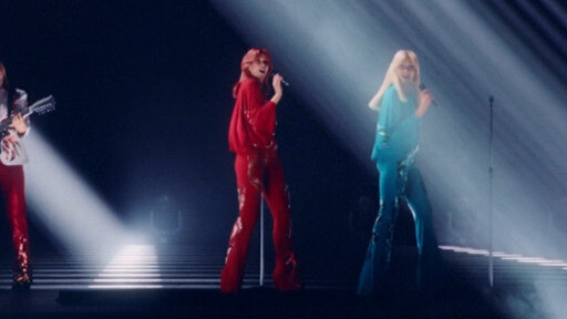 Rund 40 Jahre nach ihrem letzten Auftritt war ABBA wieder im Konzert zu sehen - wenn auch nicht leibhaftig.