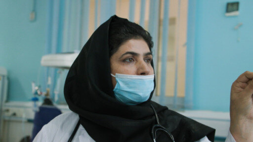 DW hat in Kabul eine der wenigen arbeitenden Frauen des Landes getroffen: Dr. Malalai Faizi.