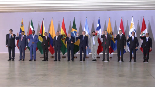 En Brasilia los presidentes sudamericanos tuvieron algunos roces, pero acordaron cooperar para fortalecer la región.