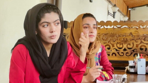 Las mujeres afganas siguen arriesgando su vida en protestas contra la opresión talibán. Piden ayuda internacional.