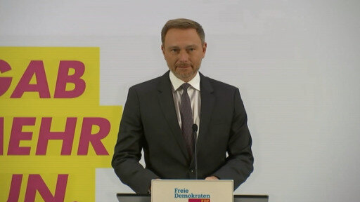 El Partido Democrático Libre, FDP, accede a ser parte de una coalición de gobierno junto a Verdes y Socialdemócratas.