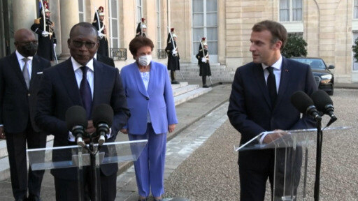 Francia devuelve 26 de obras de arte a Benín