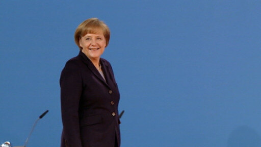 La canciller saliente de Alemania, Angela Merkel, se despide del cargo con tres canciones en el Ministerio de Defensa. 