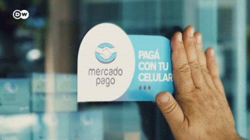 Los pagos con código QR se popularizan incluso en la playa en Argentina