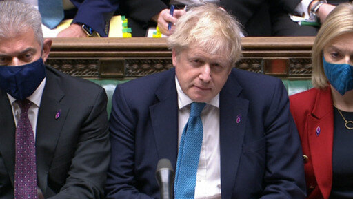 El primer ministro británico, Boris Johnson, se presentó en el Parlamento, donde muchos diputados exigieron su dimisión.