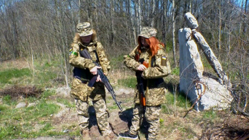 La ofensiva de Rusia hace que Ucrania necesite armas y combatientes. Muchas mujeres no han dudado en unirse a la lucha.