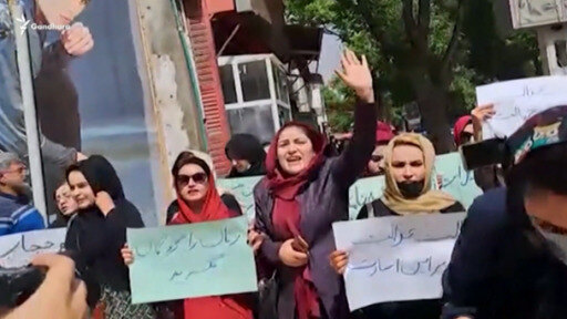 La creciente lista de restricciones a las mujeres afganas parece una campaña sistemática de represión de los talibán.
