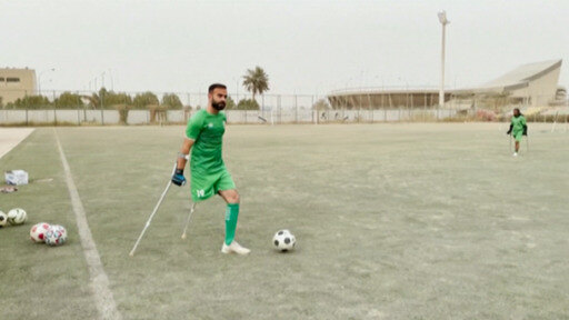 En Irak un equipo de fútbol da una segunda oportunidad a los amputados por la guerra.