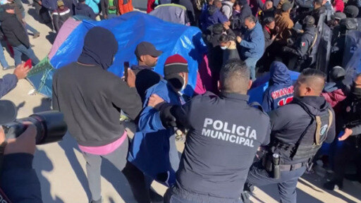 En México unos 400 migrantes venezolanos fueron desalojados del campamento que instalaron en Ciudad Juárez.