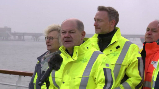 Alemania inaugura su primera terminal de gas natural licuado líquido en Wilhelmshafen, en el norte del país.