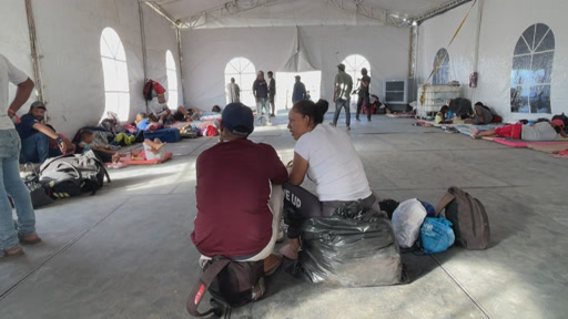 La desesperación crece entre quienes en México esperan poder solicitar asilo en EE. UU.
