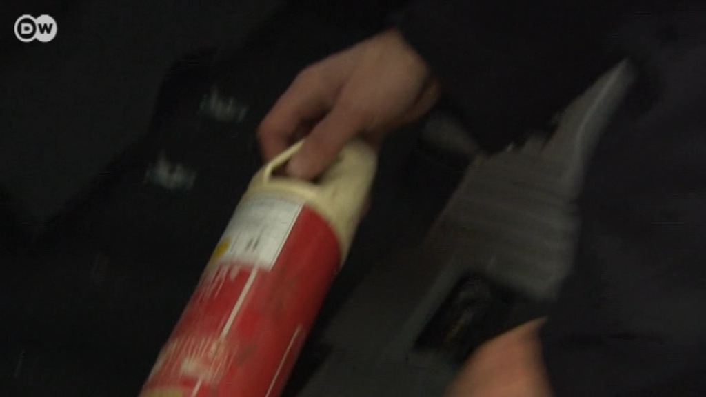 Am Rande Feuerlöscher im Auto richtig einsetzen DW 10.04.2013