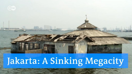 The Indonesian capital of Jakarta is sinking. In the settlement of Tongkol, people now take action.