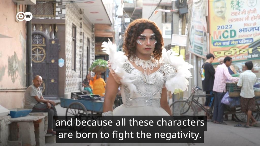 Cross-dressers in India challenge norms, find fulfilment