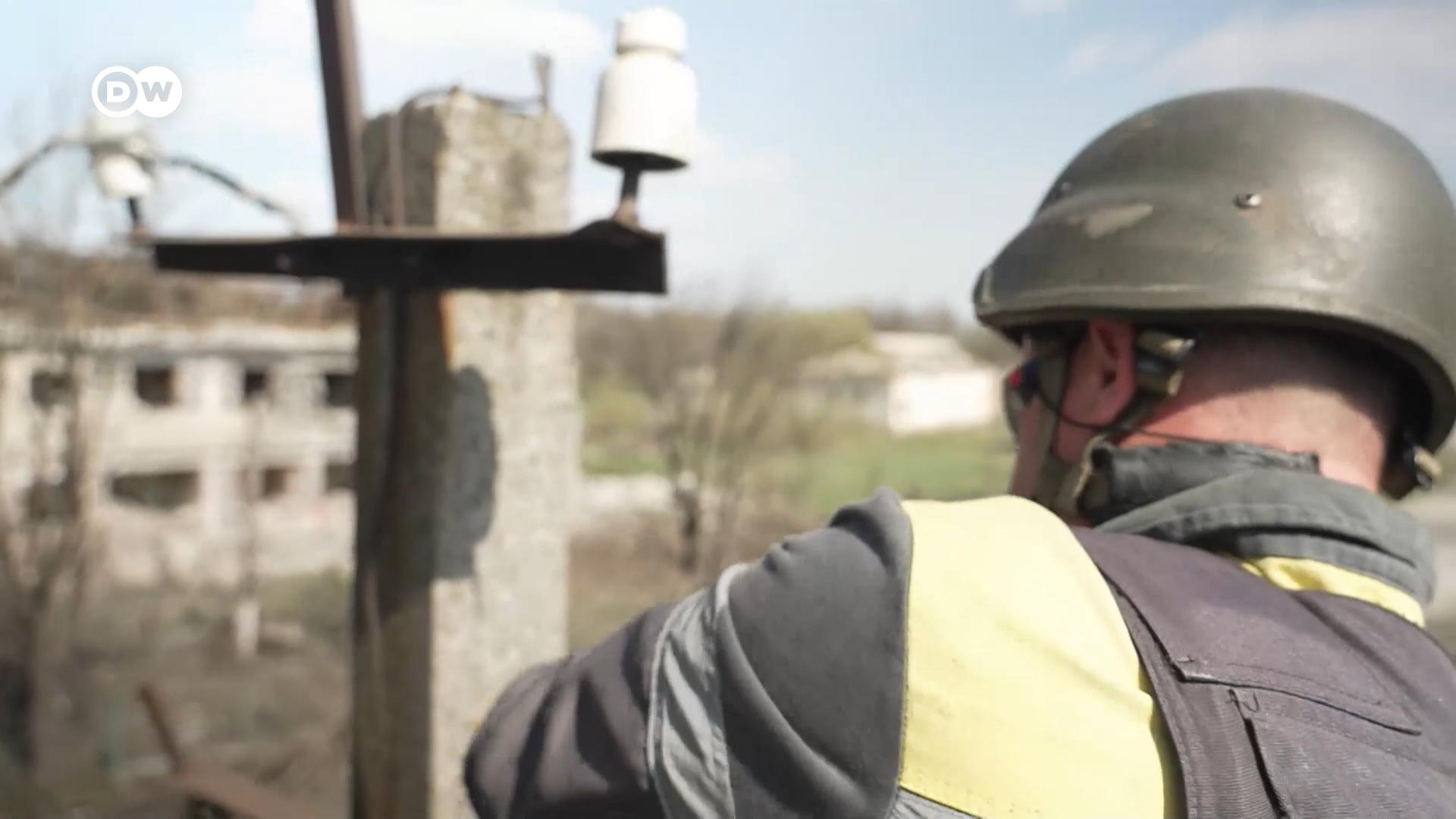 Si elektriçistët ukrainas rrezikojnë jetën për të kryer riparimet elektrike