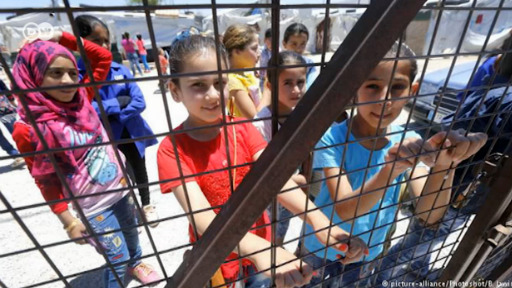 مع نزوح أكثر من 45 ألف من درعا، أعلنت الأردن أنها لن تفتح الحدود لهم. فما هو مصير المدنيين الهاربين من القصف في سوريا؟