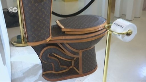 Artista cria vaso sanitário Louis Vuitton avaliado em US$ 100 mil