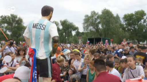 Cidade russa faz bolo gigante com imagem de Messi – DW – 25/06/2018