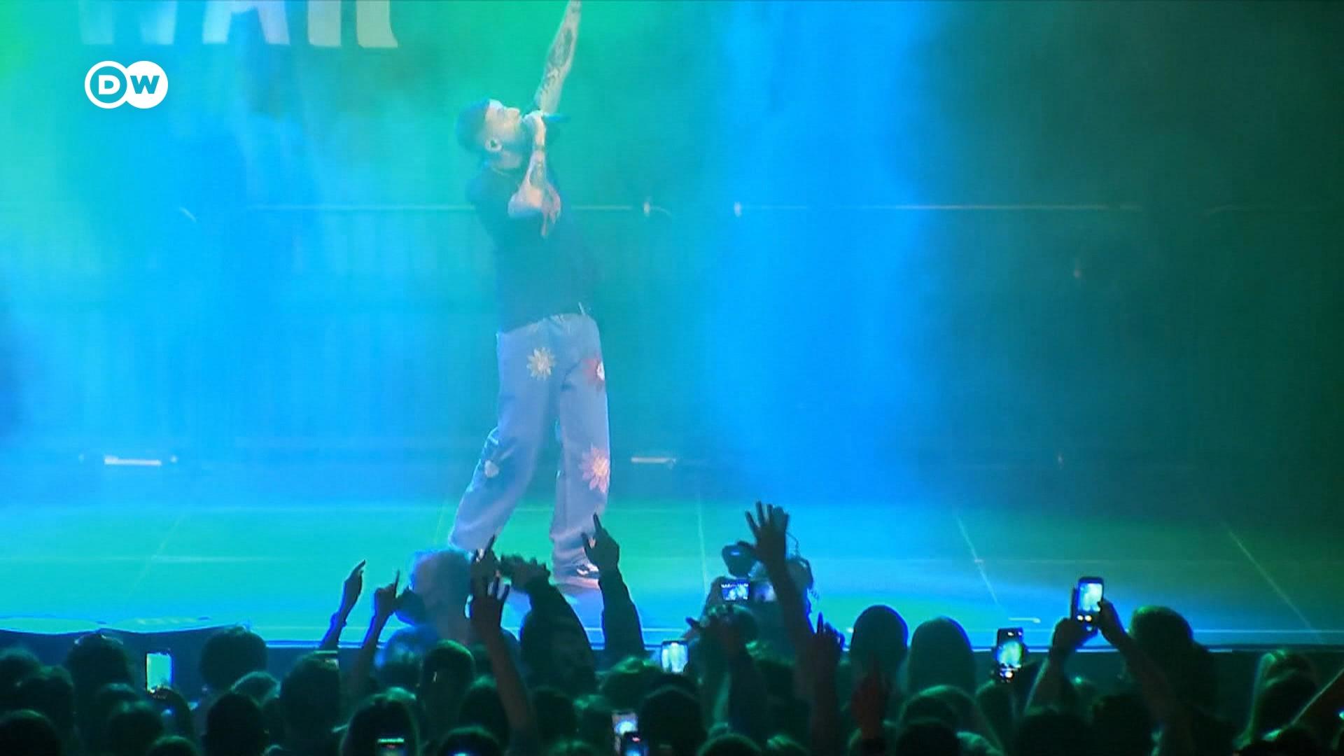 Rapper russo em turnê contra a guerra – DW – 09/05/2022