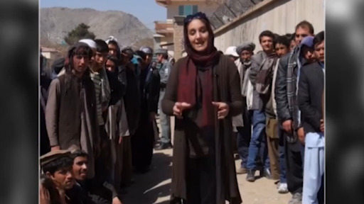 خبرنگاران زن در افغانستان برای به دست آوردن حقوق و معیشت خود باید در چندین جبهه بجنگند.