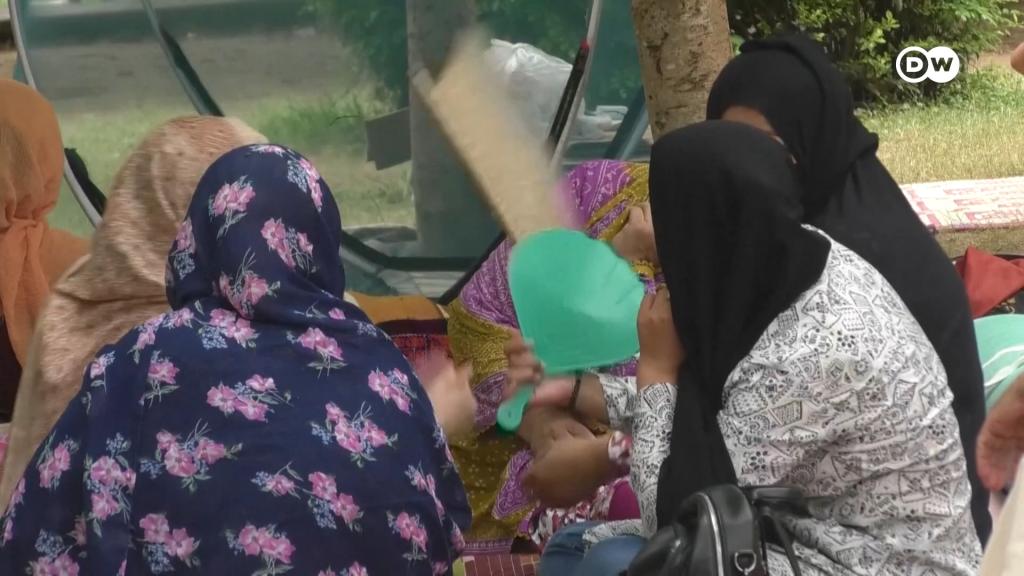 اعتراض پناهجویان افغان علیه اخراج اجباری از پاکستان – DW – ۱۴۰۴/۵/۱۹