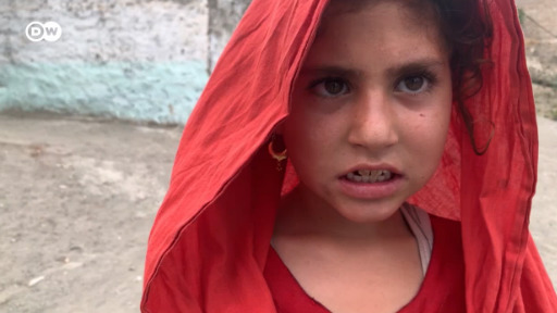  पाकिस्तान के पहाड़ी खैबर जिले में तोर शेखान जनजाति के लोग रहते हैं. वो दांतों की एक गंभीर बीमारी से जूझ रहे हैं.