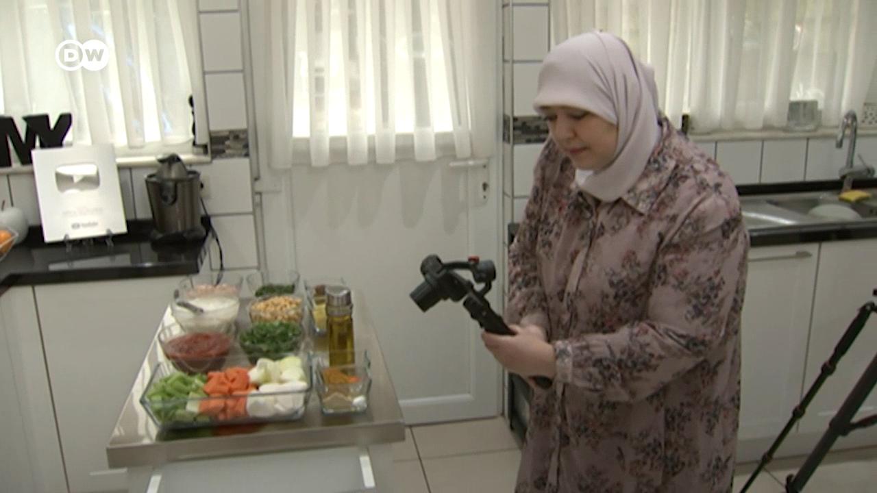YouTuberica kuha protiv islamofobije